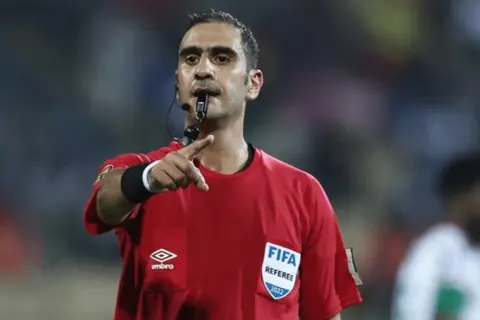 غياب الـVAR وظهور بسيوني.. طاقم تحكيم جزائري لودية مصر وروسيا